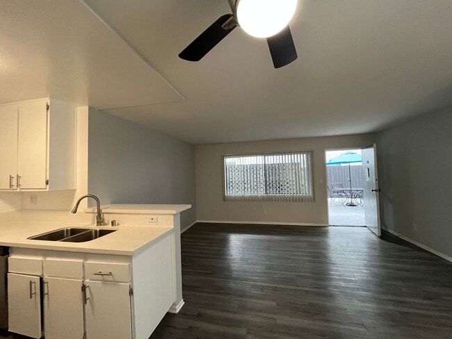 Interior Photo - 951 S. Oxford