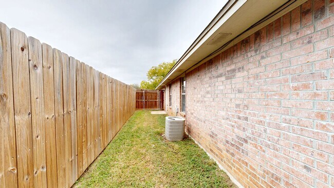 Building Photo - 1406 Van Zanten Ct