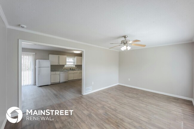 Building Photo - 2073 Louis Xiv Ln