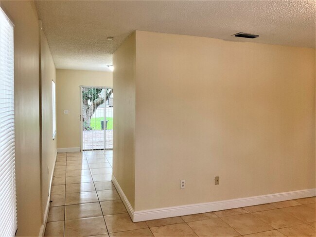 Building Photo - 16971 SW 101st Pl