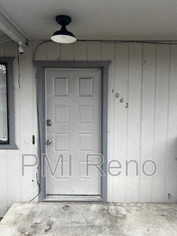 Building Photo - 1062 H St