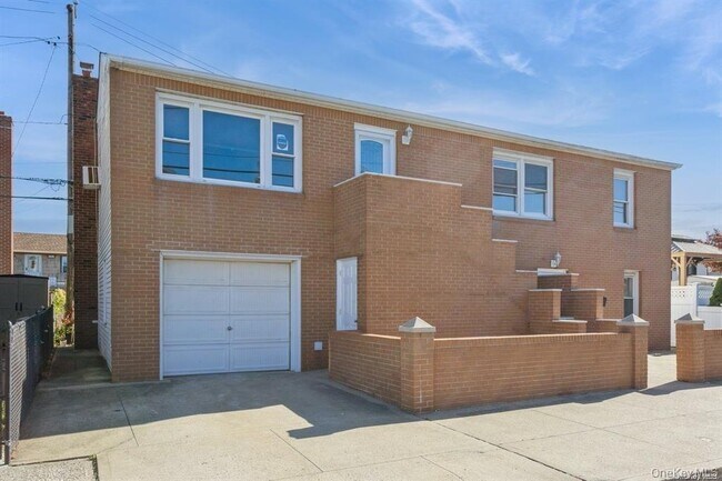 Foto del edificio - 250 New York Ave