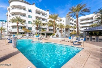Building Photo - 945 E Playa Del Norte Dr