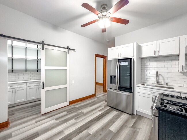 Foto del edificio - 3415 W McLean Ave