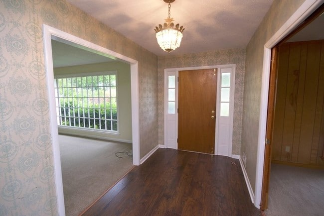Building Photo - 402 Edgefield Rd