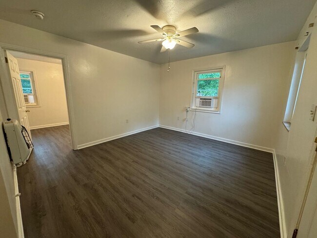 Foto del edificio - Pensacola - Warrington - 1 Bedroom, 1 Bathroom