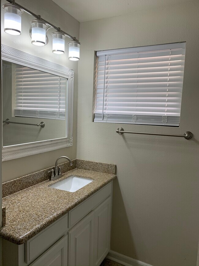 Baño - 5411 Sycamore Street