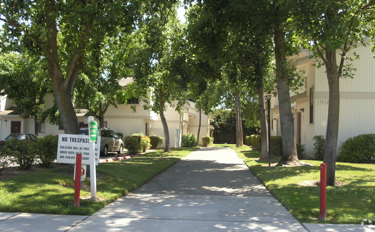 Building Photo - Ridgewood La Loma