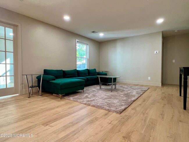 Building Photo - 7-1 Seattle Ct