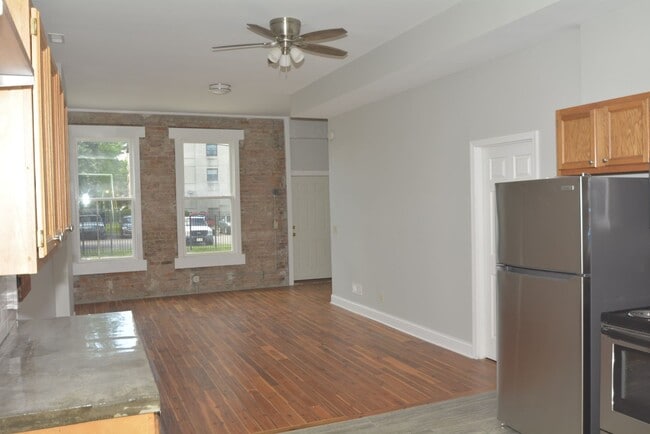 Building Photo - Move in NOW!!!