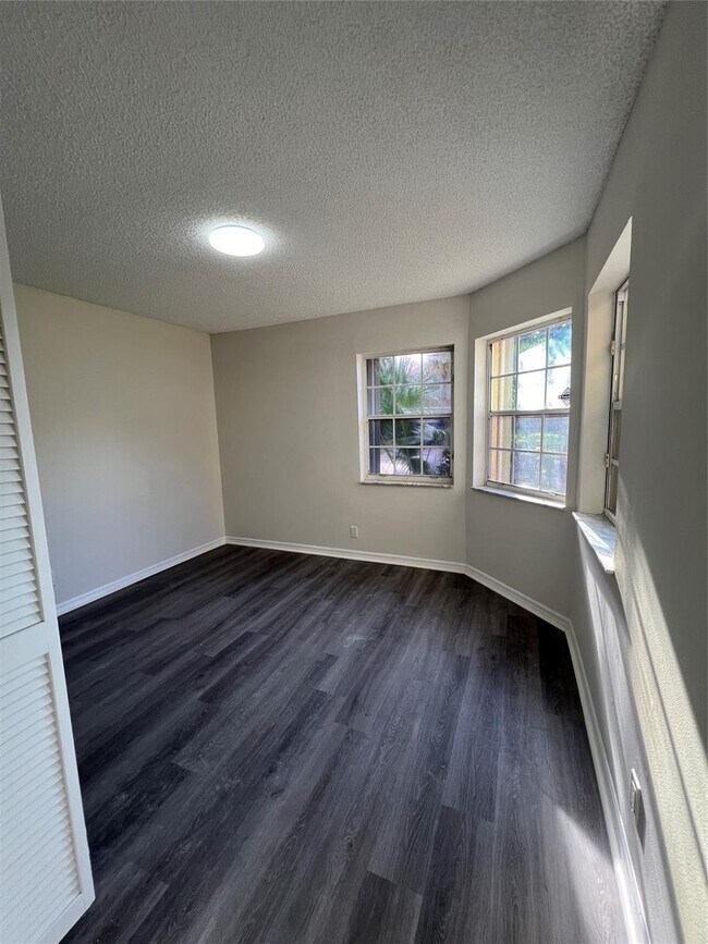 Building Photo - 10361 Buena Ventura Dr