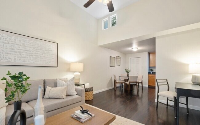 Foto del edificio - 4300 NE Sunset Blvd