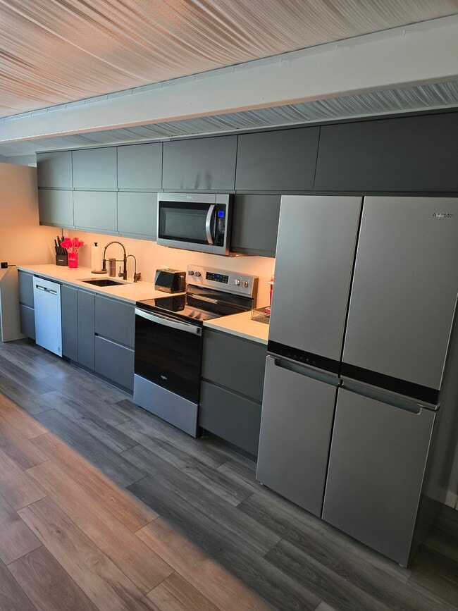 Cocina completa de acero inoxidable - 2722 10th St