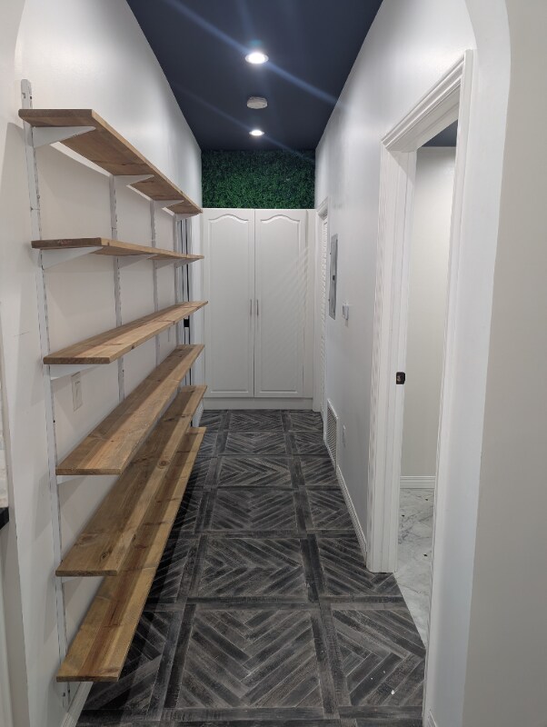 Foto del edificio - 3115 Hollycrest Dr