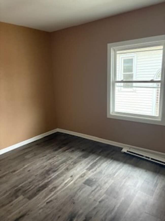 Building Photo - 303 Franklin St