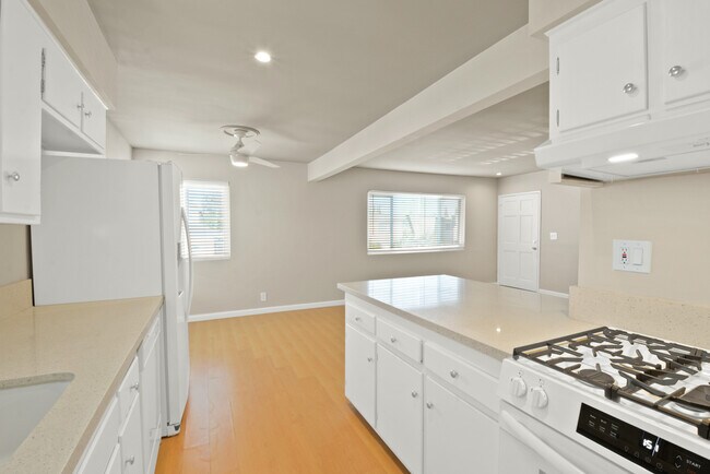 Dining Area - 14075 Ash St