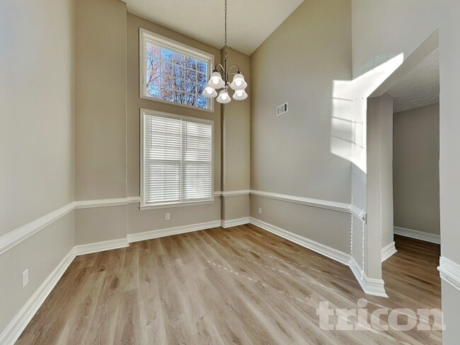 Building Photo - 30 Somerset Ct