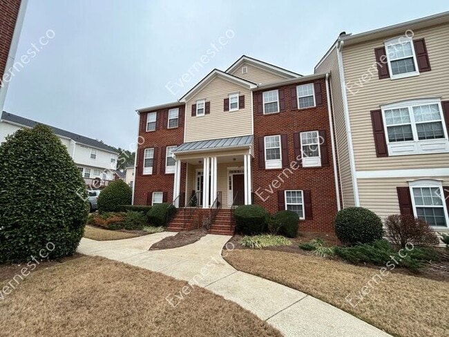 Building Photo - Bright 3-Bedroom Townhome with Ample Space...