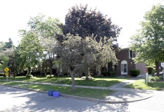 Building Photo - Georgian Court Townhomes