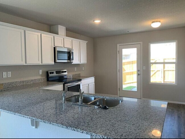 Building Photo - 1075 S Nighthawk Ln