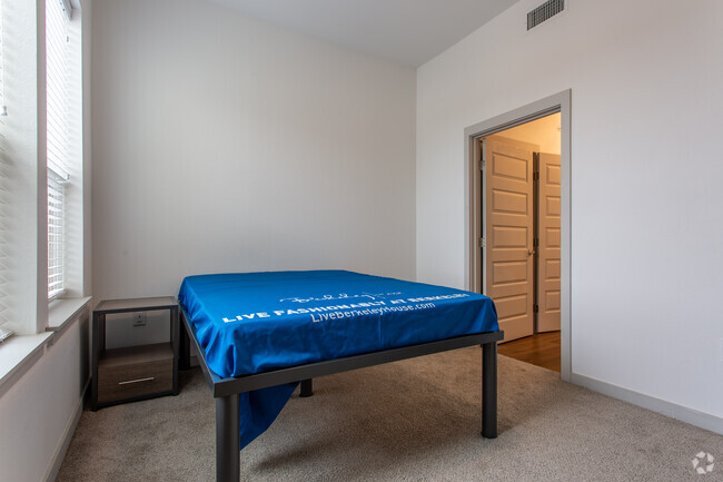 1 Br, Bedroom - Berkeley House | Student Housing