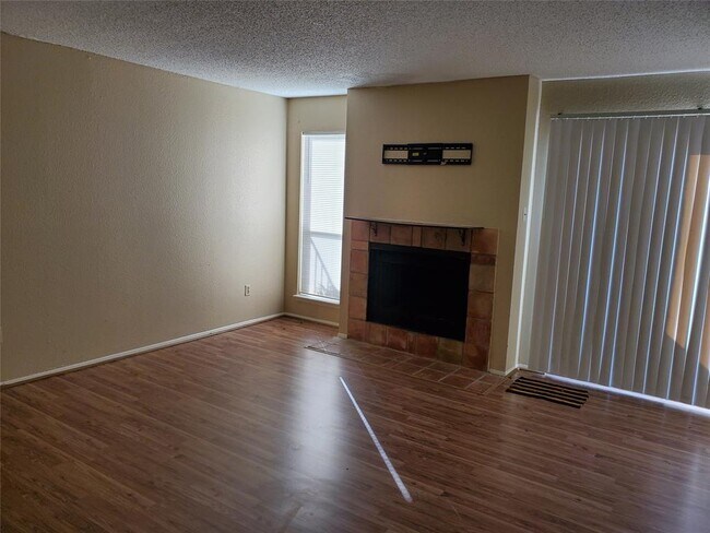 Foto del edificio - 6701 Sands Point Dr