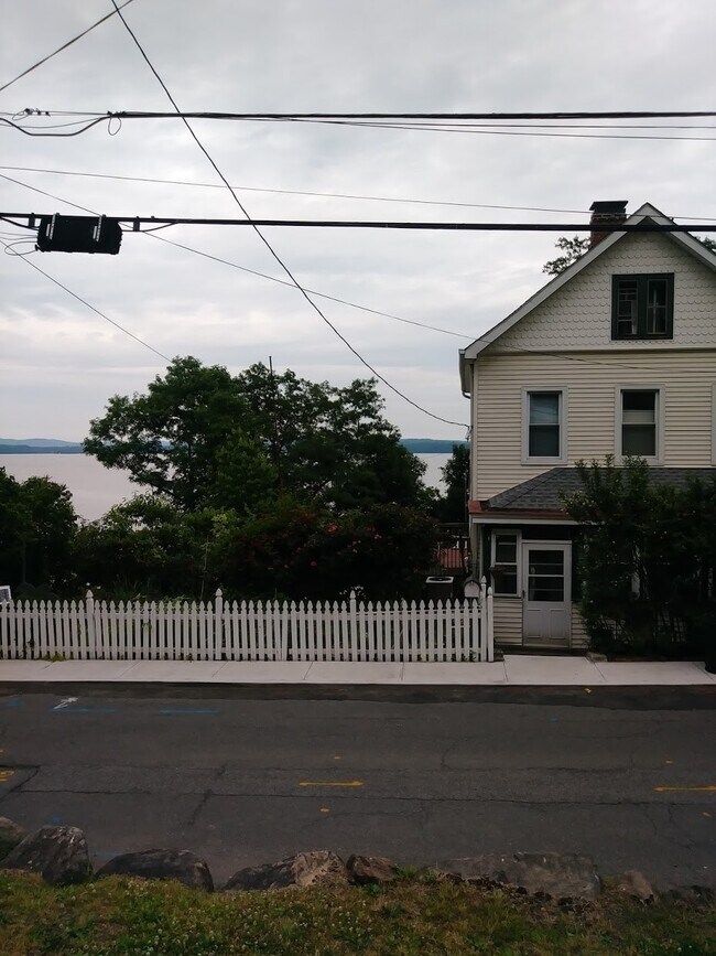 Building Photo - 34 Riverside Avenue, Unit 1