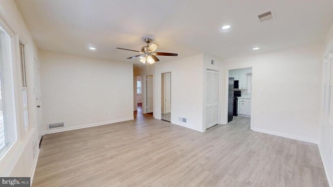 Foto del edificio - 6511 Enfield Dr