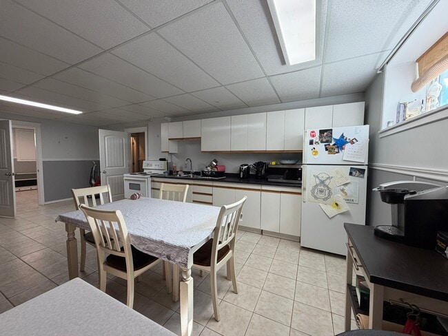 Building Photo - Apartment for Rent