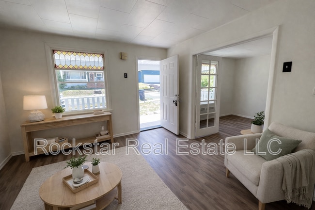 Building Photo - 1011 E 12th Ave