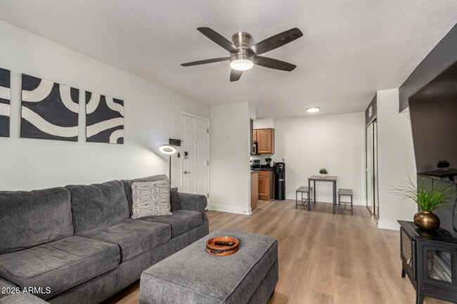 Building Photo - 5877 N Granite Reef Rd