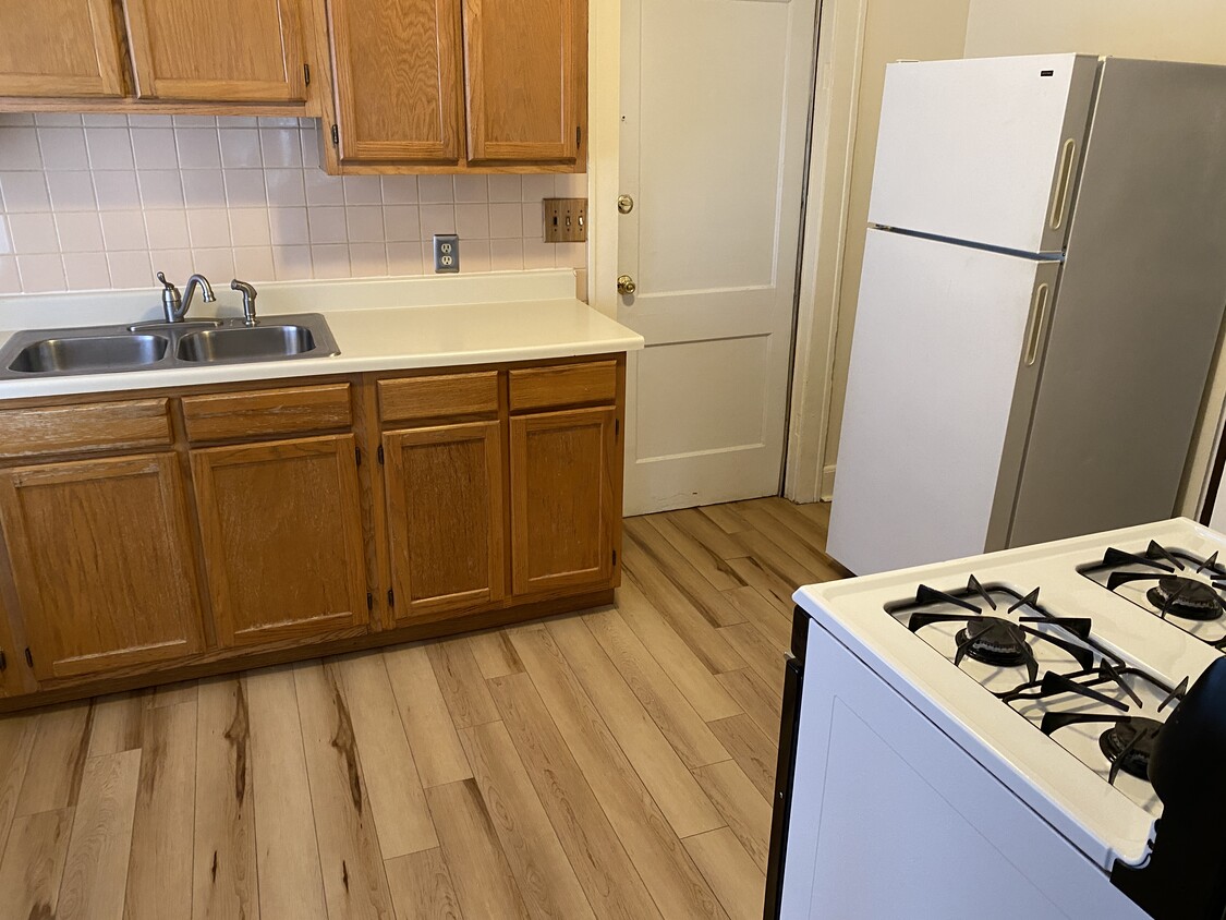 Primary Photo - 2207 Portman Ave