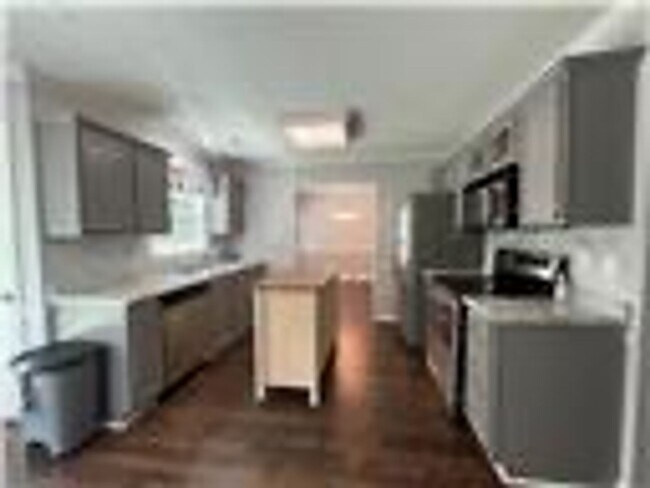 Building Photo - Beautiful Single-Family 3BR Cozy Home