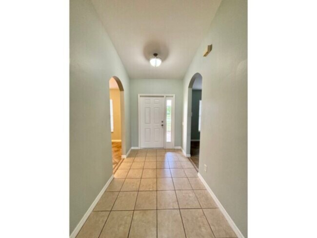 Foto del edificio - Move-In Ready! 4 Bedroom 2.5 Bath- Cape Coral Home!