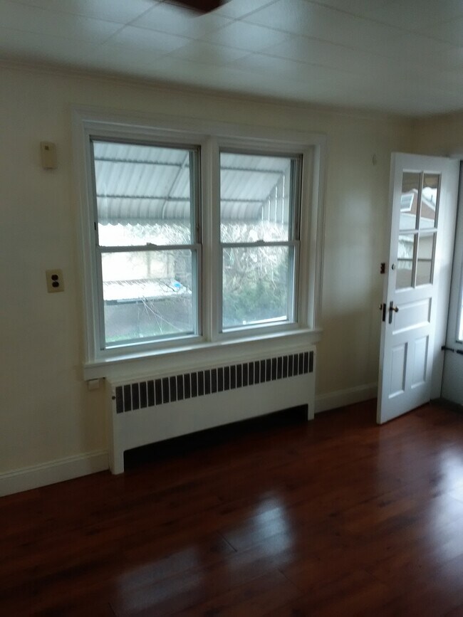 Foto del edificio - 1236 E 13th St