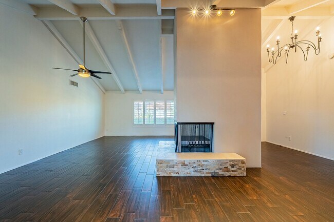Building Photo - Three Bedrooms & POOL in 85254!