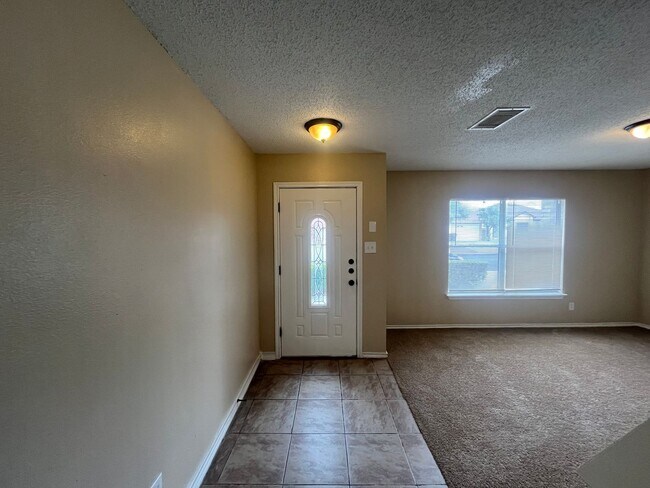 Foto del edificio - 8014 Chestnut Cedar Dr