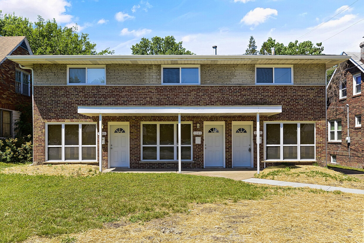 1255 S New Florissant Rd, Florissant, MO 63031 Townhome Rentals in