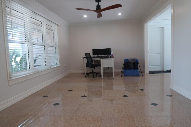 Foto del edificio - 1087 NE Quinn Pl