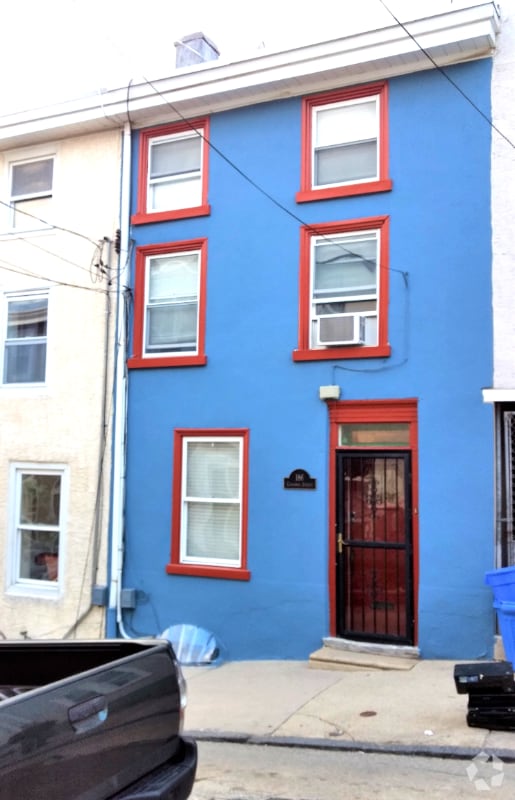 Building Photo - 186 Conarroe St