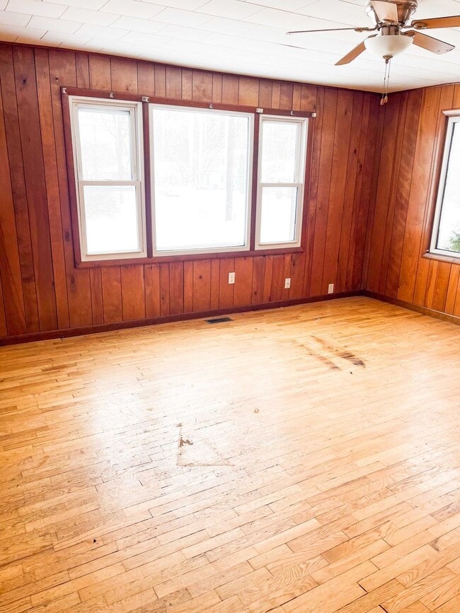 Building Photo - 2 bed 1 bath home