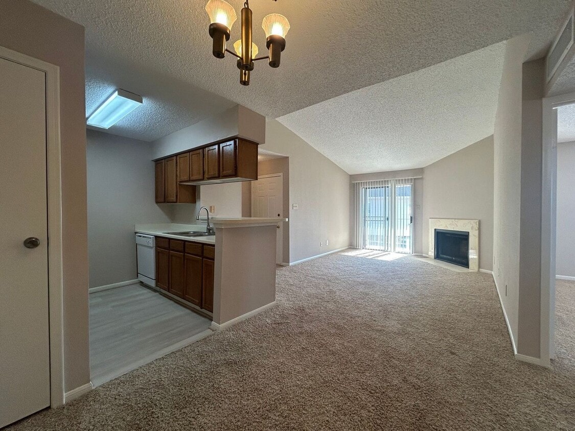 Beautiful one-bedroom, one-bath condo - Beautiful one-bedroom, one-bath condo