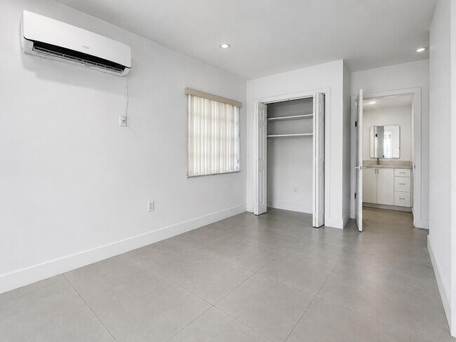 Building Photo - 2152 SW 72nd Ave