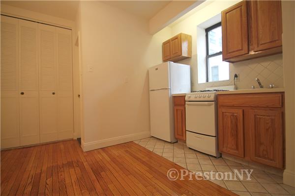 Building Photo - 328 E 95th St