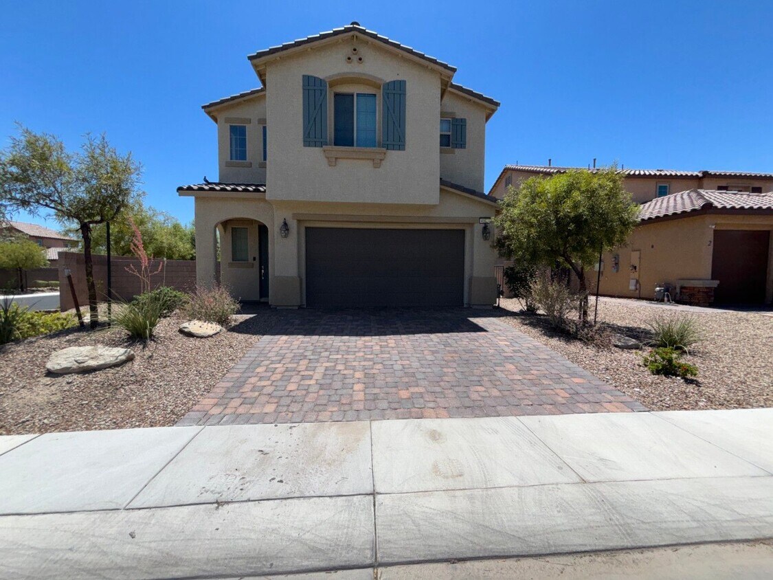 Primary Photo - Charming 3-Bedroom Home with Spacious Back...