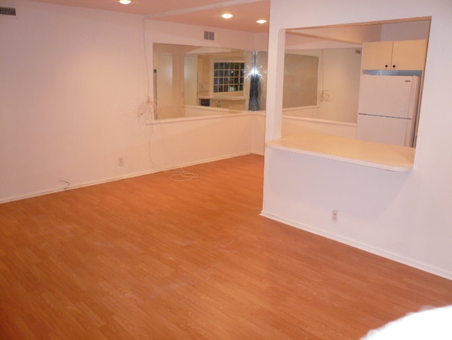 Building Photo - 8863 Alcott St