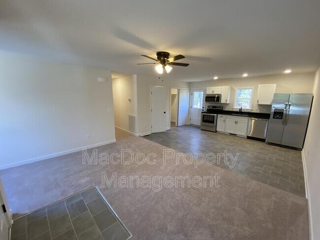 Building Photo - 203 Woodmount Dr