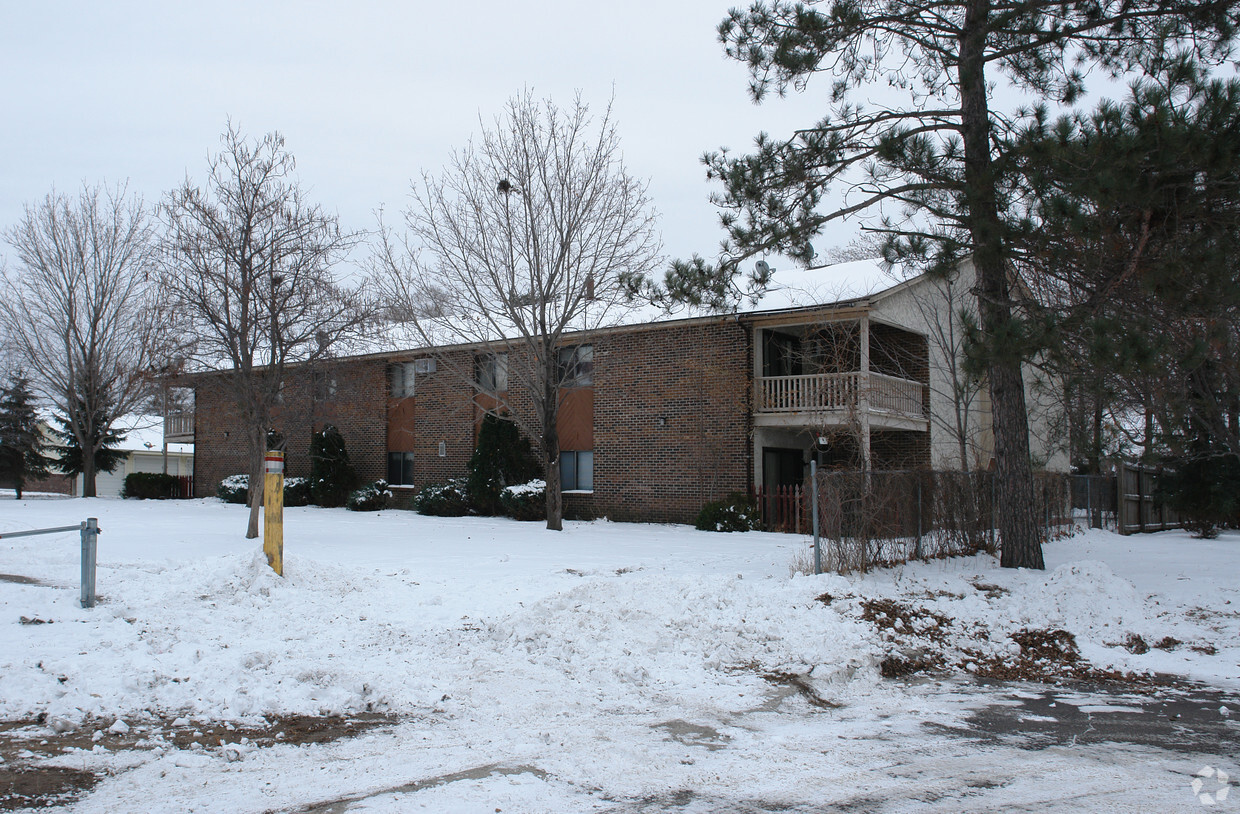 Building Photo - 9161 Dunlap Ave