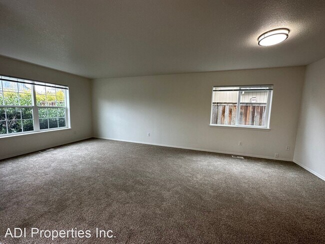 Building Photo - 4 br, 2.5 bath House - 1368 NE Dutch Lane