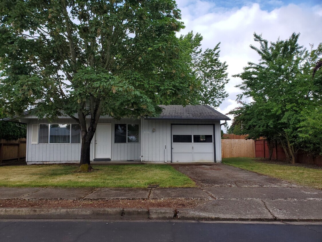Primary Photo - 3 Bedroom Home In Springfield!